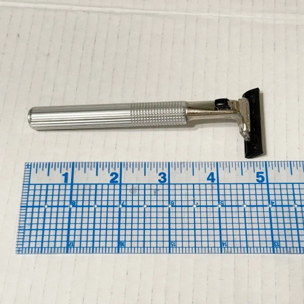 Vtg Gillette ATRA Contour Mens Safety Pivoting Razor Aluminum Handle + 19 Cartri